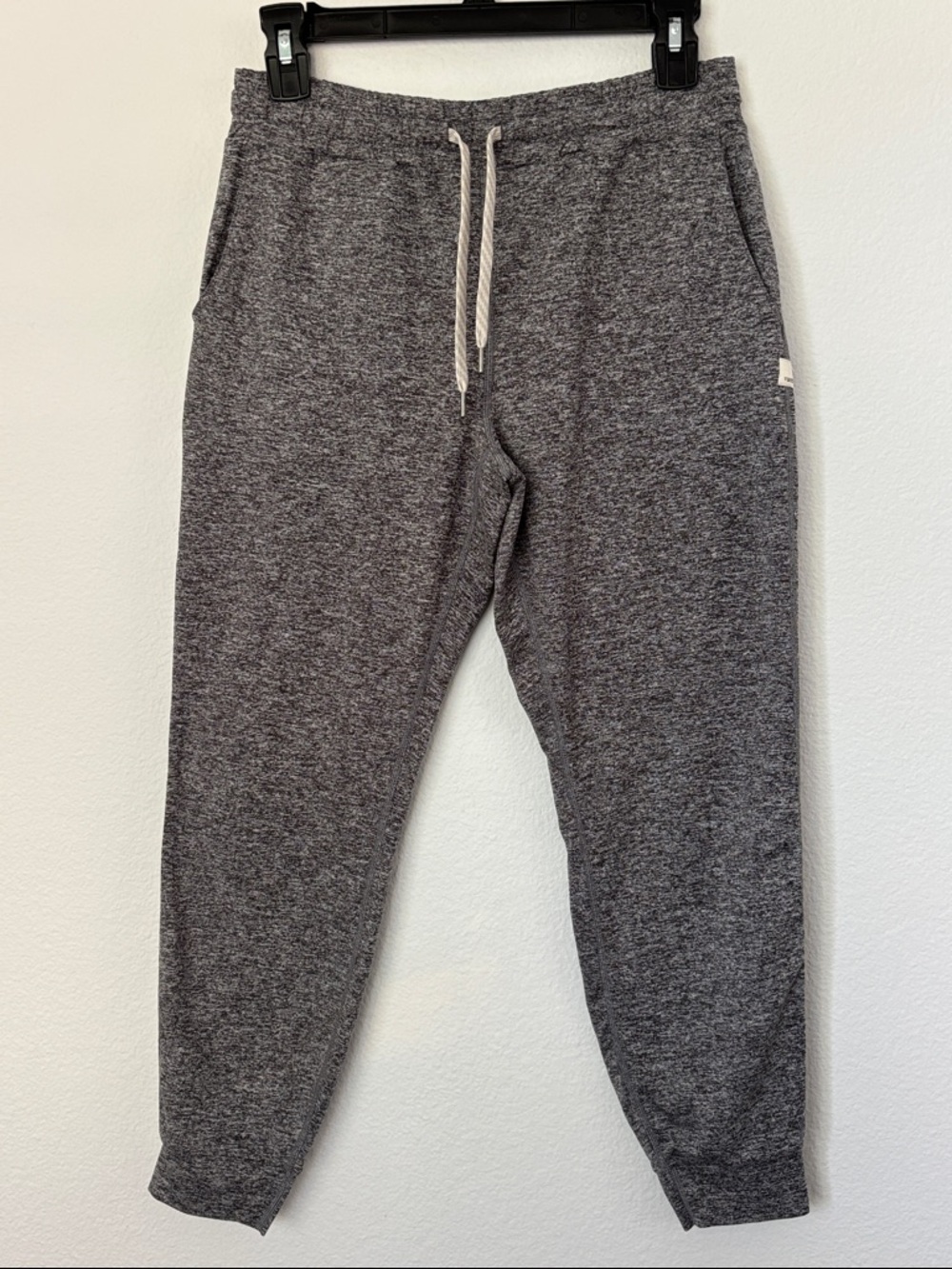 Vuori Performance Jogger Heathered Charcoal Women's Track Pants comfy casual